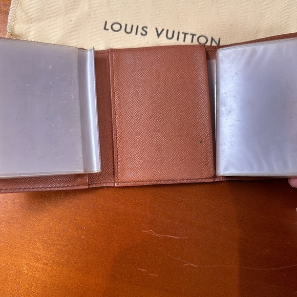 💯% AUTHENTIC Louis Vuitton card holder - Picture 3 of 6